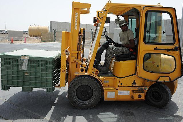 Forklift-Driver-Age-Requirements-and-Safety-A-Comprehensive-Guide-3